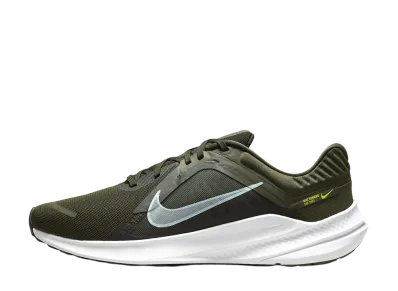 ナイキ クエスト5 "カーゴカーキ/セコイア/ホワイト/グレイシャーブルー"