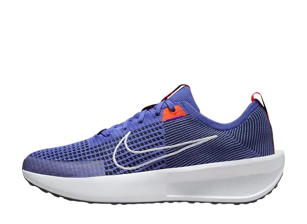 ナイキ インタラクトラン "アストロノミーブルー/ハイパークリムゾン/ブラック/ピュアプラチナ"