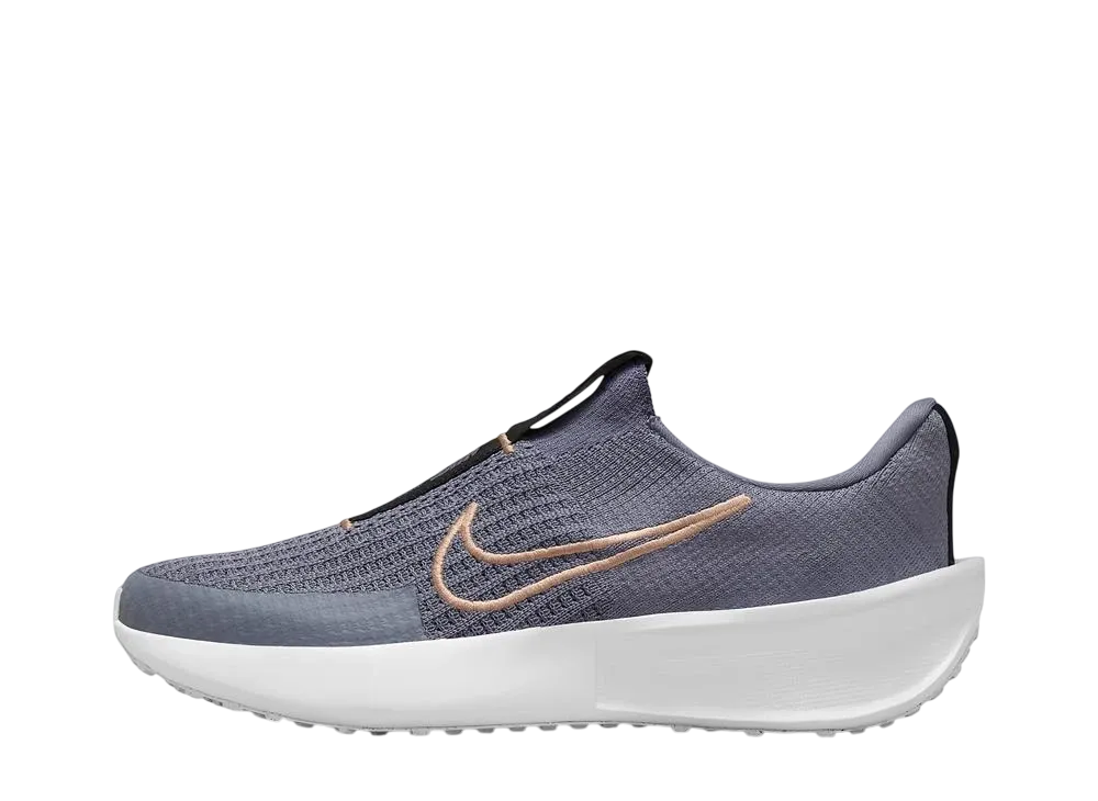 ナイキ ウィメンズ インタラクトラン イージーオン "ライトカーボン/ホワイト/ライトカーボン/メタリックレッドブロンズ"