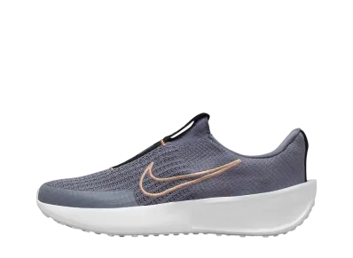Nike Women's Interact Run EasyOn "Light Carbon/White/Light Carbon/Metallic Red Bronze"