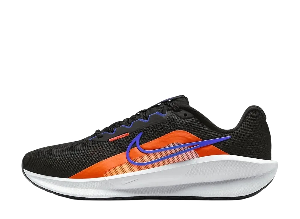 ナイキ ダウンシフター13 "ブラック/ハイパークリムゾン/ピュアプラチナム/アストロノミーブルー"