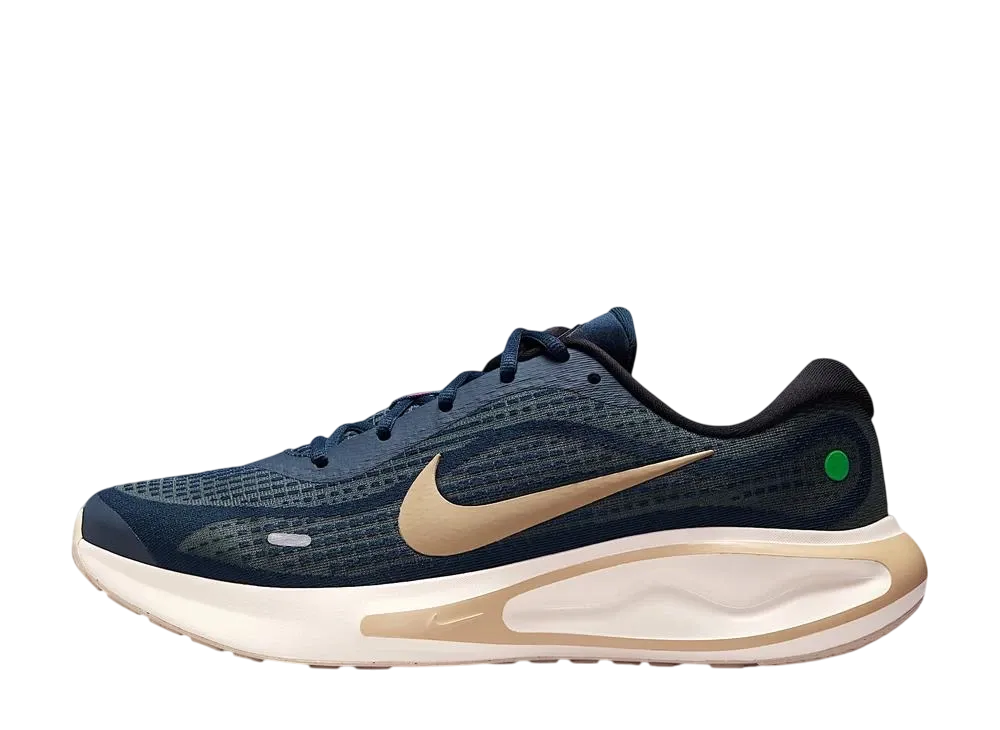 ナイキ ジャーニー ラン "アーモリーネイビー/グリーンストライク/ペールアイボリー/デザートカーキ"