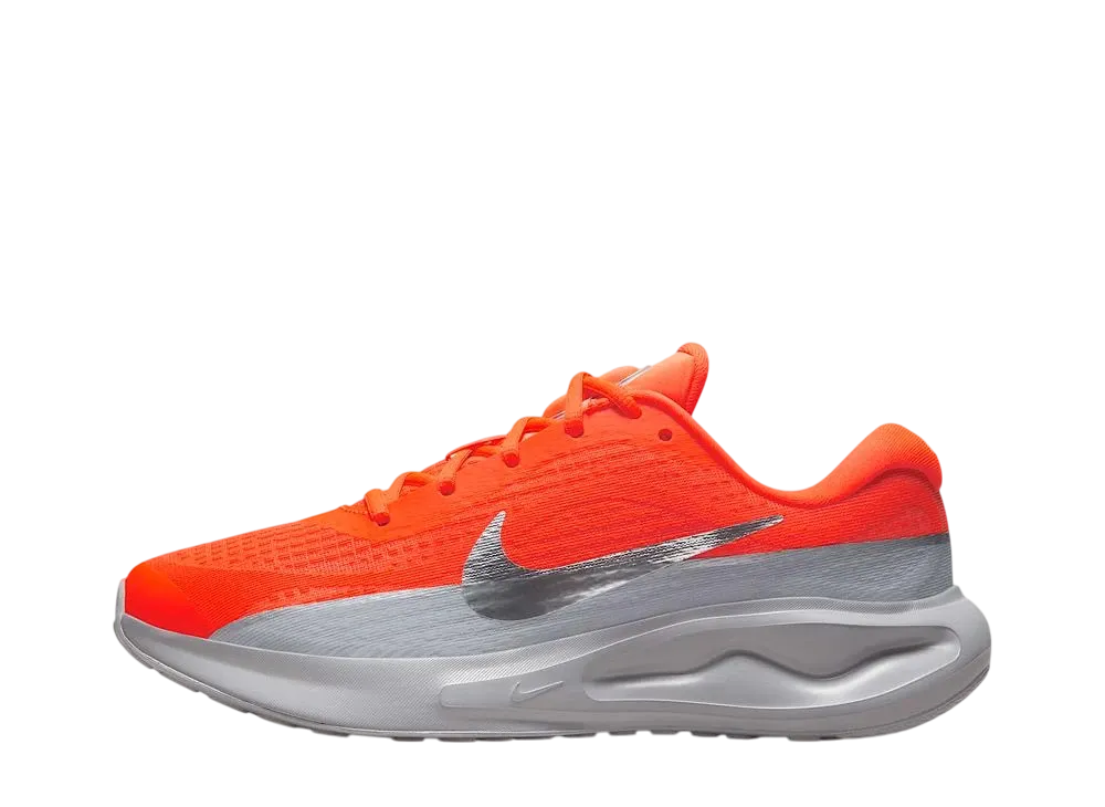 ナイキ ウィメンズ ジャーニーラン PRM "ハイパークリムゾン/ウルフグレー/セーフティオレンジ/メタリックシルバー"