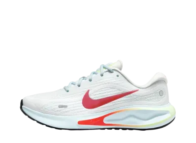 ナイキ ウィメンズ ジャーニーラン "サミットホワイト/グレイシャーブルー/ベアリーボルト/ブライトクリムゾン"