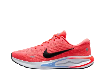 ナイキ ウィメンズ ジャーニーラン "マジックエンバー/ブライトクリムゾン/ハイパーピンク/ブラック"