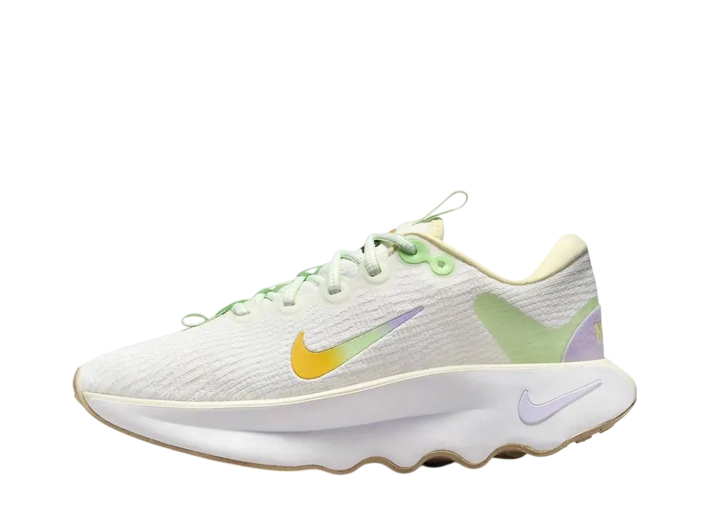 ナイキ ウィメンズ モティバ "セイル/ホワイト/バイオレットミスト/マルチカラー"
