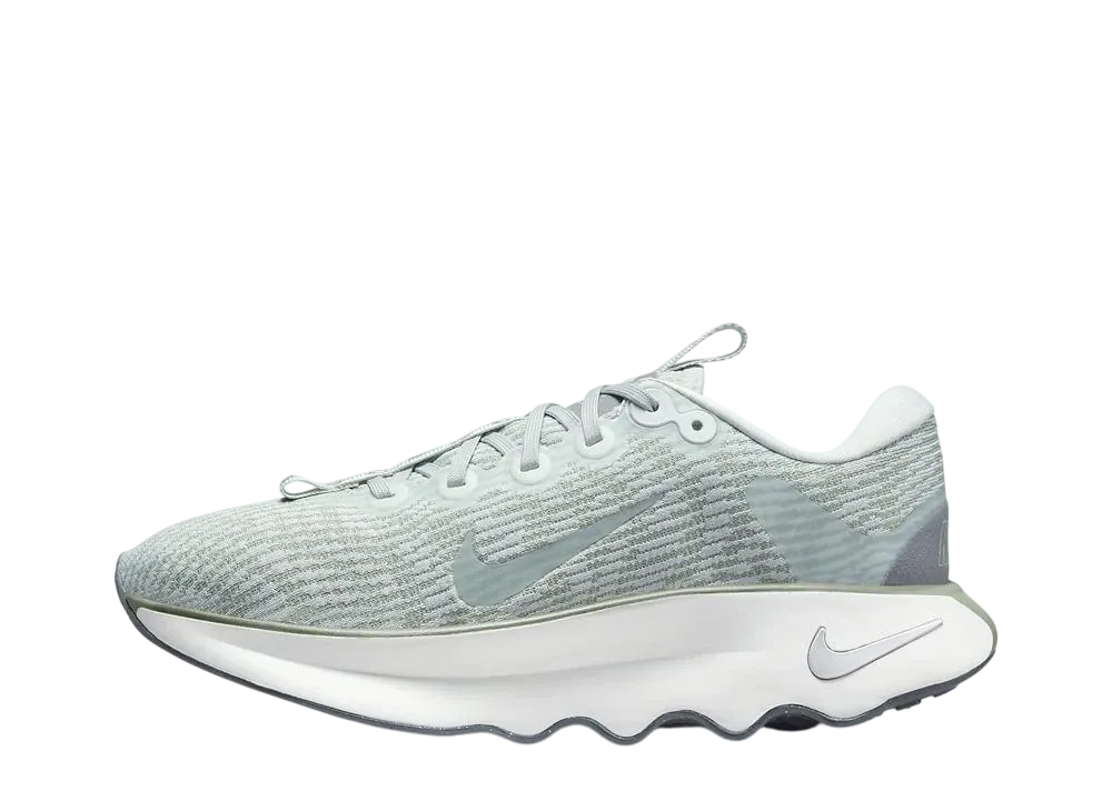ナイキ ウィメンズ モティバ "ライトシルバー/ジェイドホライズン/スモークグレー/メタリックシルバー"
