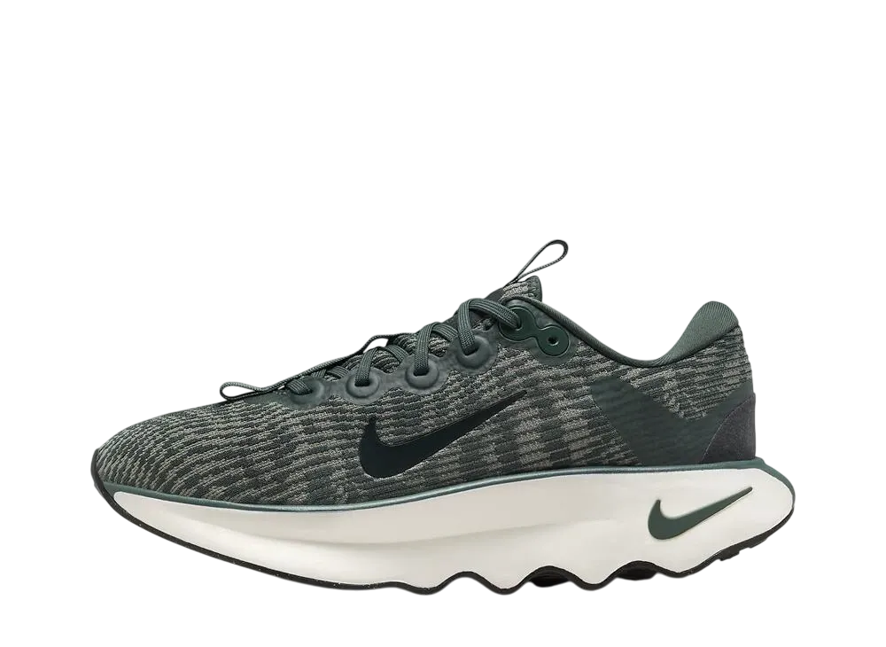 ナイキ ウィメンズ モティバ "ヴィンテージグリーン/ライトアーミー/ブラック/ヴィンテージグリーン"