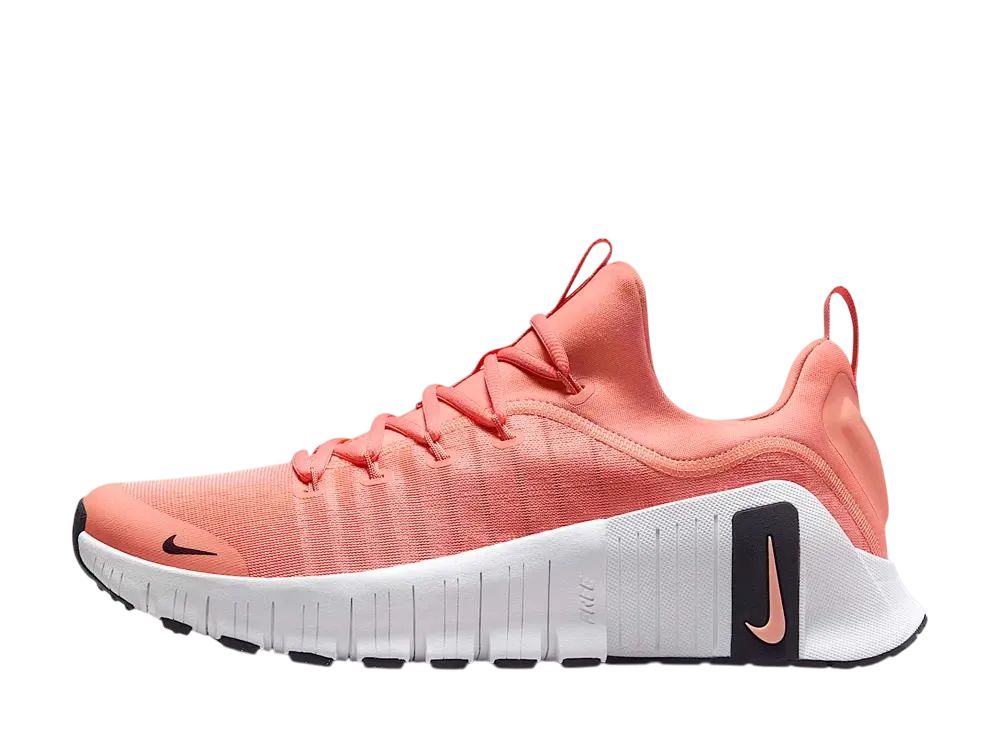 ナイキ フリー メトコン6 "アプリコットアゲート/ホワイト/ブラック"