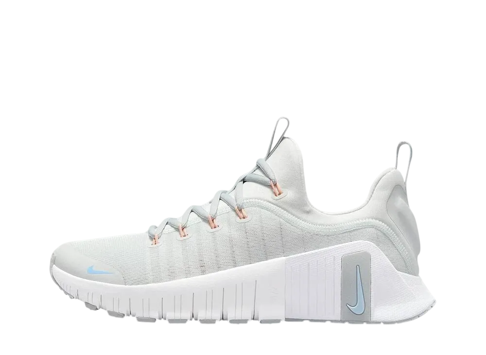 ナイキ ウィメンズ フリー メトコン6 "フォトンダスト/ライトスモークグレー/サミットホワイト/メタリックシルバー"