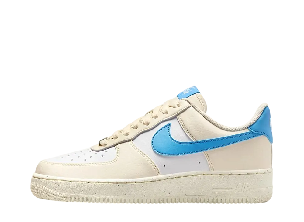 ナイキ ウィメンズ ナイキ エアフォース1 '07 ネクストネイチャー "ペールアイボリー/ホワイト/セイル/ユニバーシティブルー"