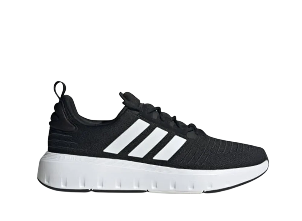アディダス スウィフト ラン "コアブラック/クラウドホワイト"