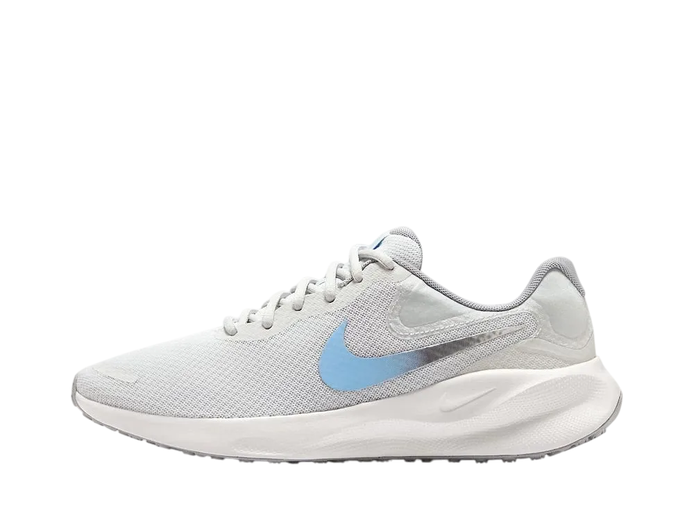 ナイキ ウィメンズ レボリューション7 "フォトンダスト/サイキックブルー/サミットホワイト/メタリックピューター"