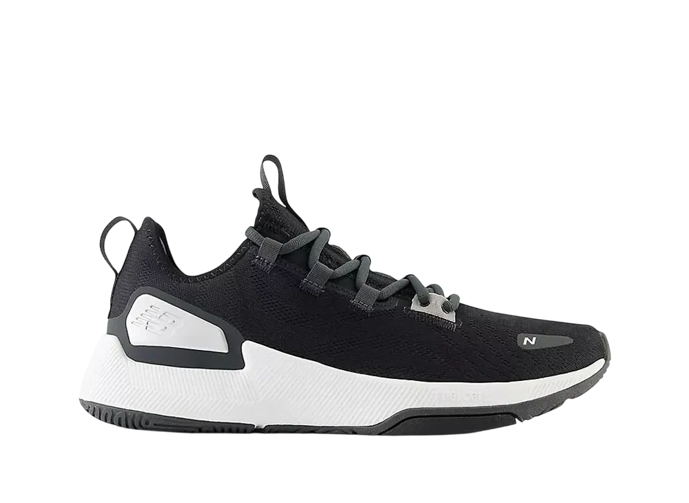 ニューバランス フューエルセル トレーナーV2 "ブラック/ブラックトップ/シルバーメタリック"