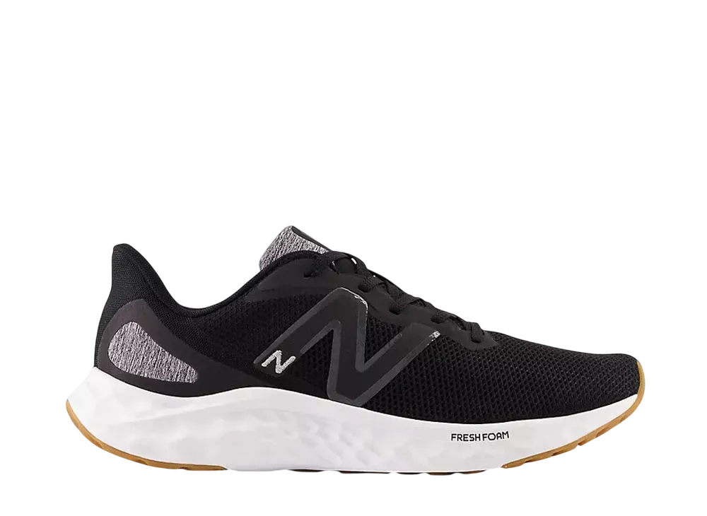 ニューバランス フレッシュフォーム アリシV4 "ブラック/シルバーメタリック/ガム"
