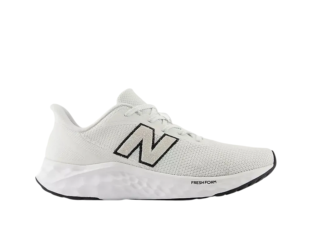 ニューバランス フレッシュフォーム アリシV4 "ホワイト/リフレクション/ブラック"