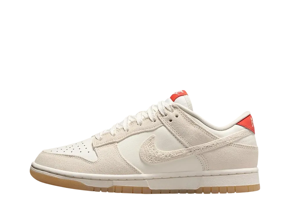 ナイキ ウィメンズ ダンク ロー "セイル/ピカンテレッド/フラックス/ペールアイボリー"