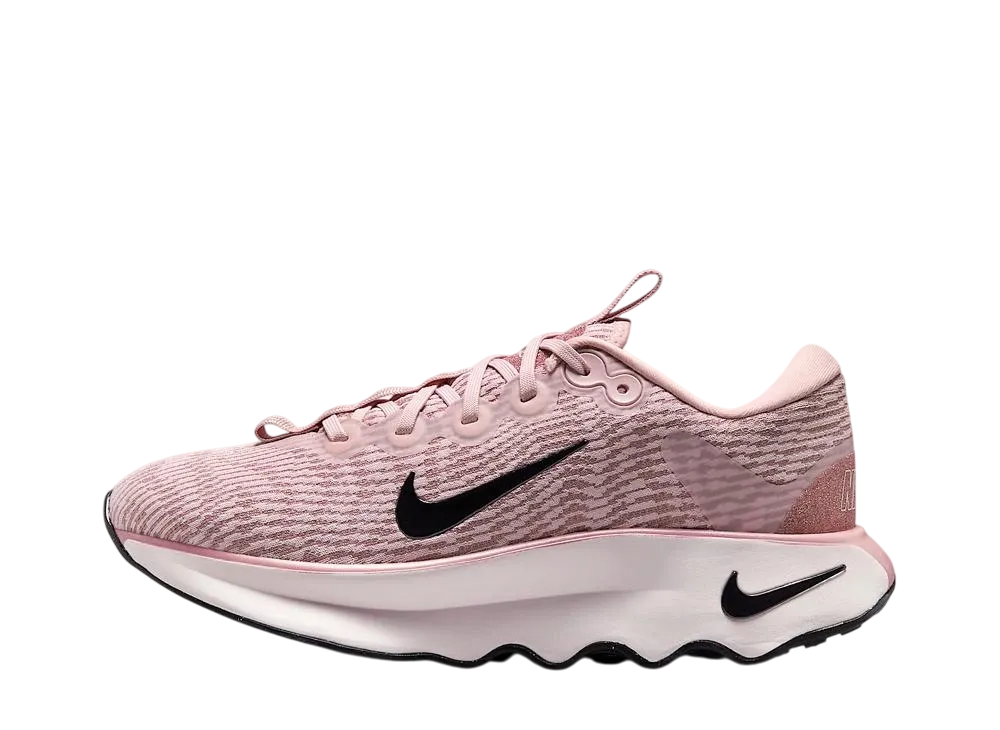 ナイキ ウィメンズ モティバ PRM "ピンクオックスフォード/パーティクルピンク/ライトソフトピンク/アンスラサイト"