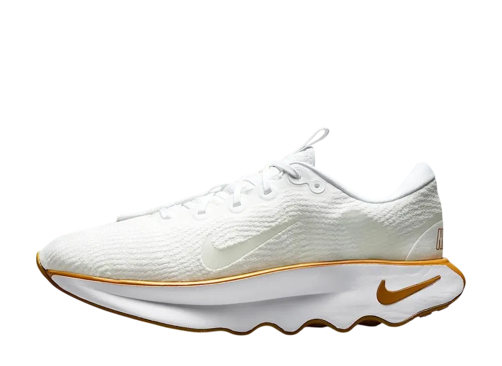 ナイキ モティバ "ホワイト/サミットホワイト/ウィート/ホワイト"