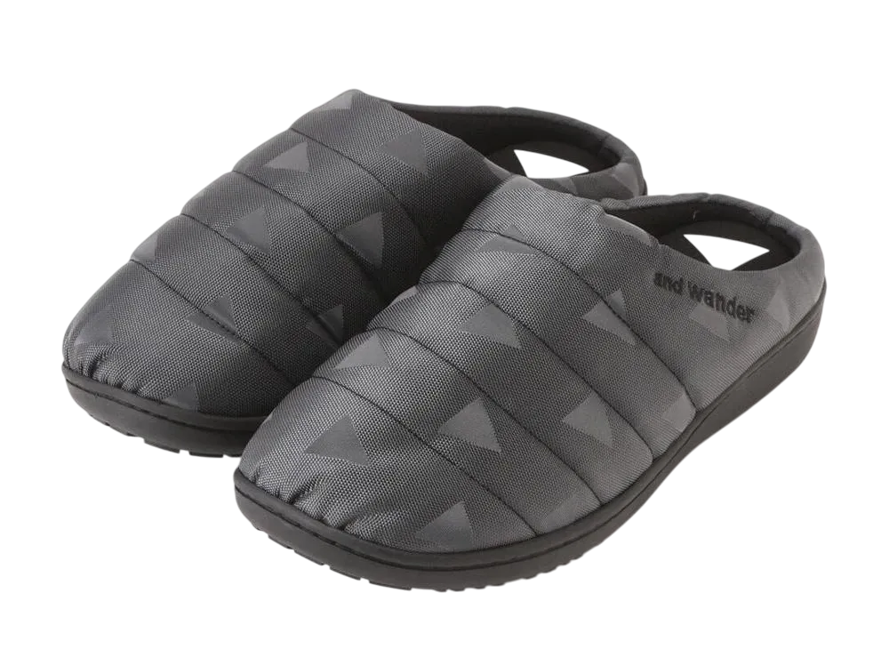 and wander × SUBU triangle JQ permanent sandal "Gray"