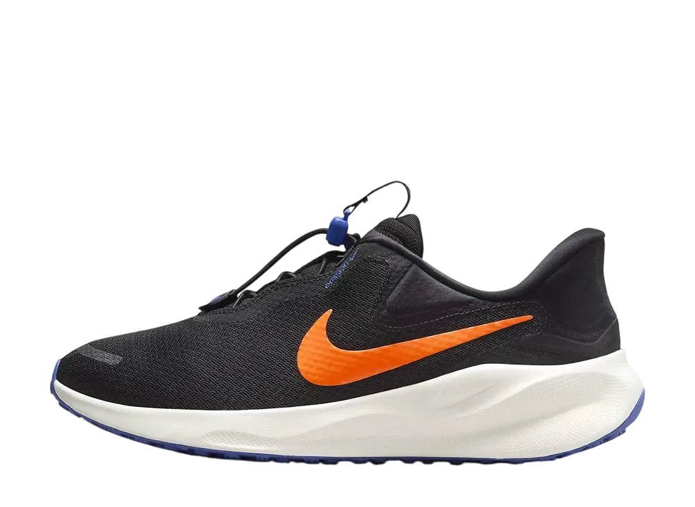 ナイキ レボリューション7 イージーオン "ブラック/アストロノミーブルー/セイル/ハイパークリムゾン"