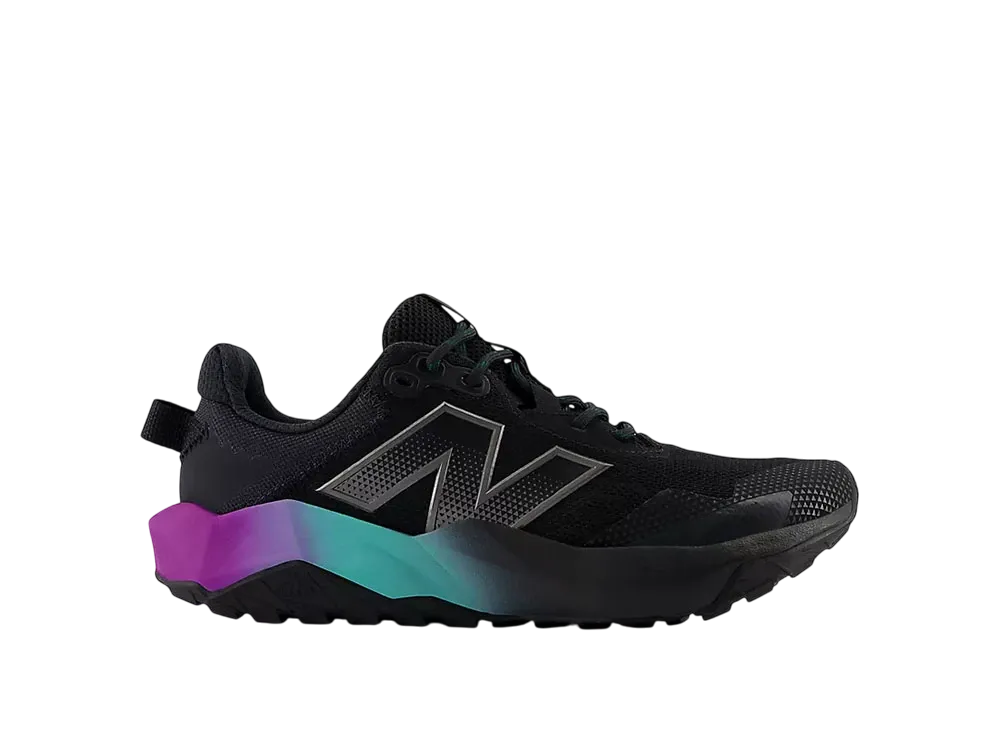 ニューバランス ウィメンズ ダイナソフト ナイトレル V6 "ブラック/ブラックメタリック/サイバージェイド"