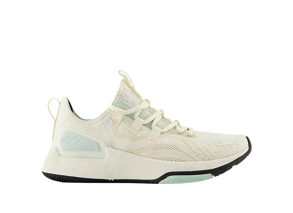 ニューバランス ウィメンズ フューエルセル トレーナーV2 "アンゴラ/カルシウム/クレイアッシュ"