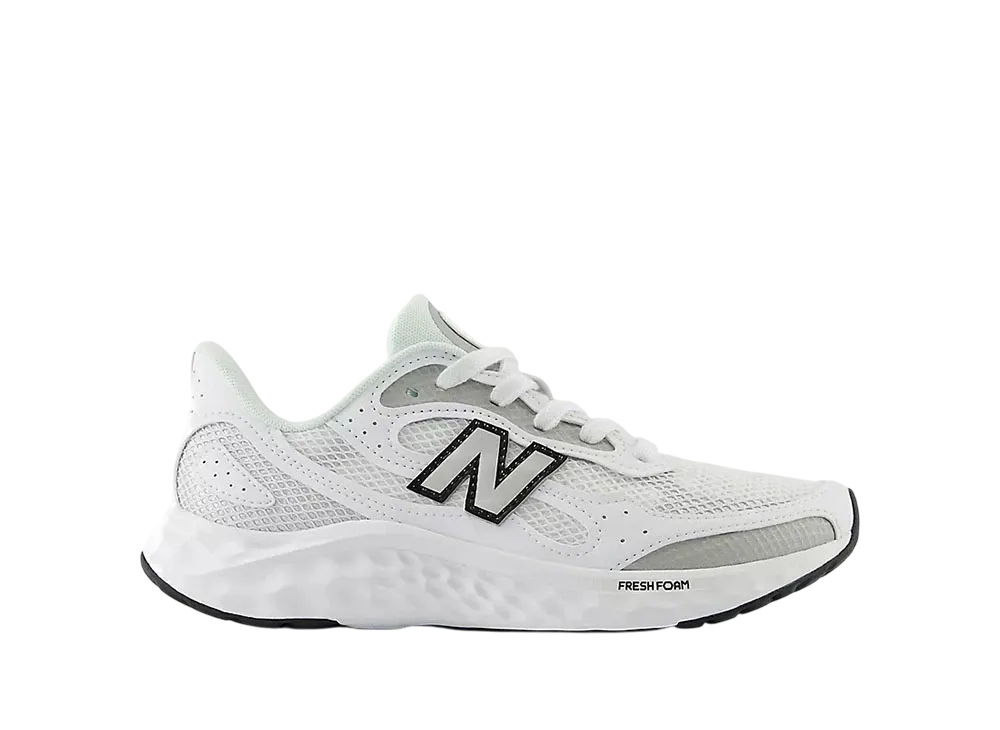ニューバランス ウィメンズ フレッシュフォーム アリシV4 "NBホワイト/シルバーメタリック/ブラック"