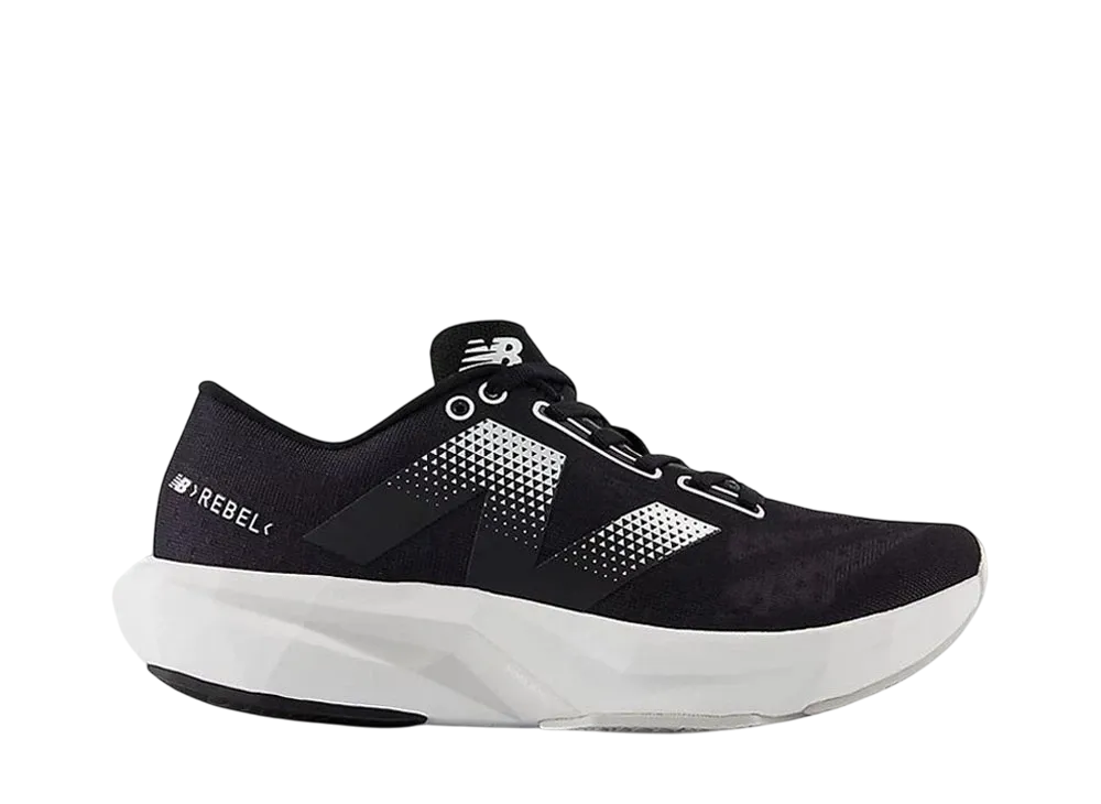 ニューバランス ウィメンズ フューエルセル レベルV4 "ブラック/ホワイト/グレーマター"