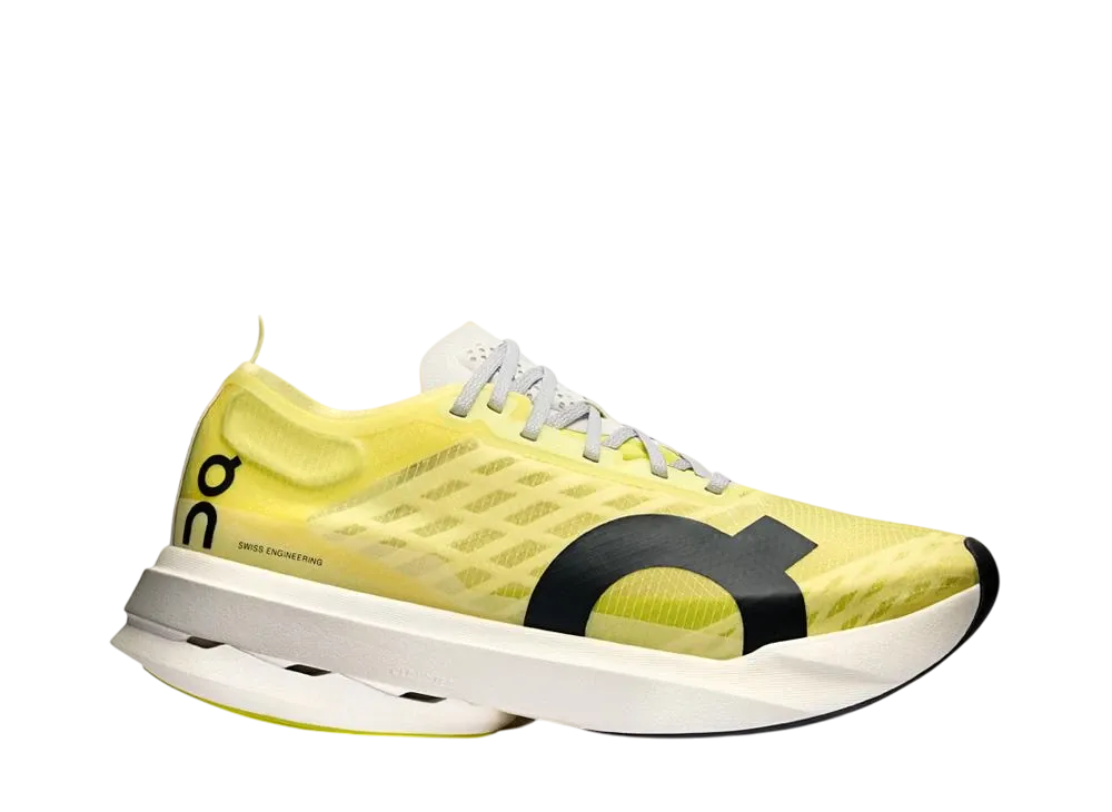 オン ウィメンズ クラウドブーム ストライク "ライムライト/ウルフ"