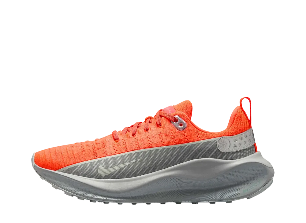 ナイキ ウィメンズ インフィニティラン4 PRM "ハイパークリムゾン/ライトシルバー/フォトンダスト/メタリックシルバー"