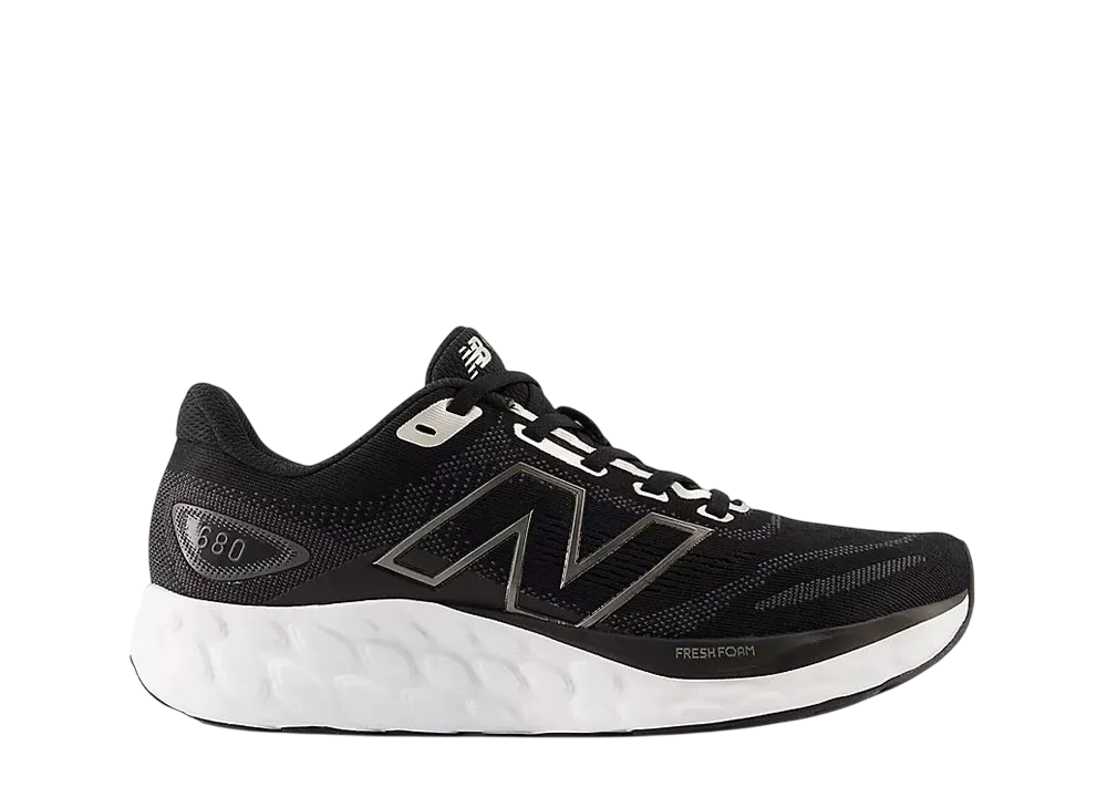 ニューバランス ウィメンズ フレッシュフォーム680V8 "ブラック/ライトゴールドメタリック/ブラックメタリック"