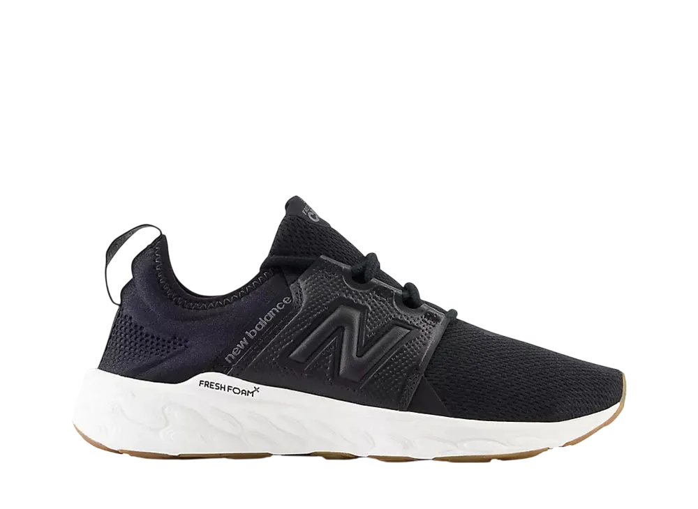 ニューバランス ウィメンズ フレッシュフォームX クルスV3 "ブラック/ブラックトップ/ガム"