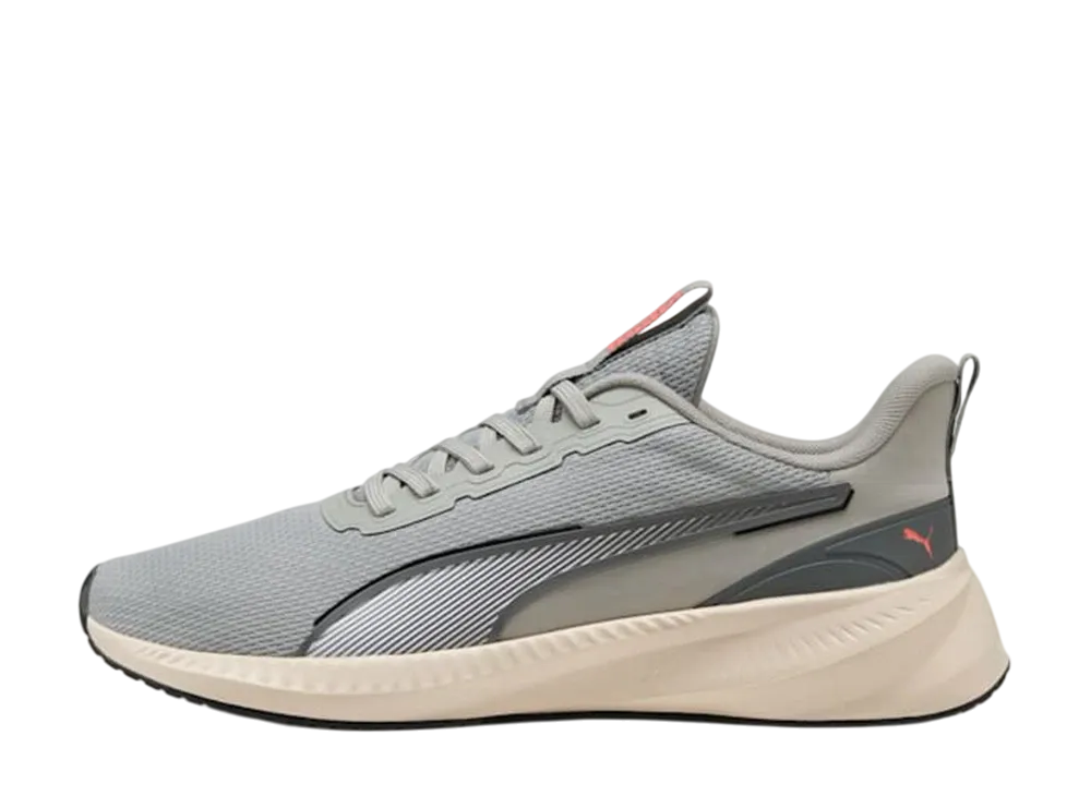 プーマ フライヤー ライト3 "アルパインスノー/フラットライトグレー/プーマブラック/グローイングレッド"
