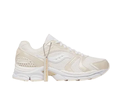 サッカニー プログリッド トライアンフ4 "ギャレンタインデー"