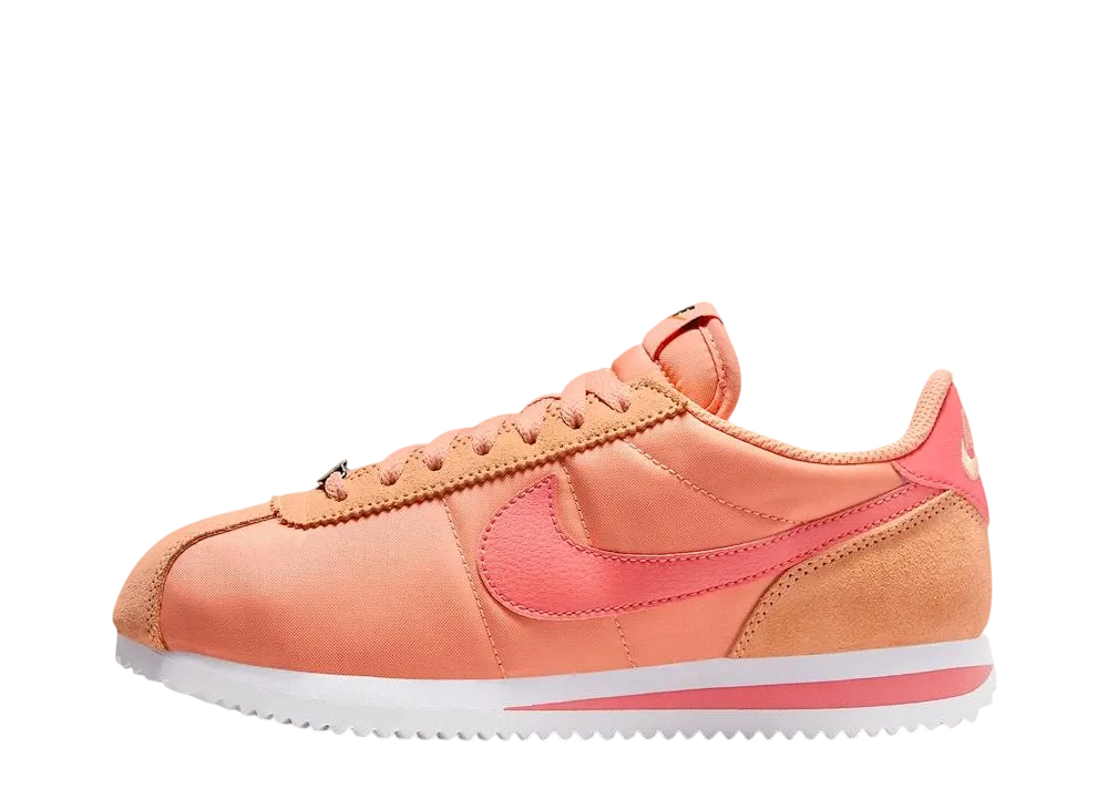 ナイキ ウィメンズ コルテッツ テキスタイル "アプリコットアゲート/ホワイト/セーフティオレンジ/マジックエンバー"