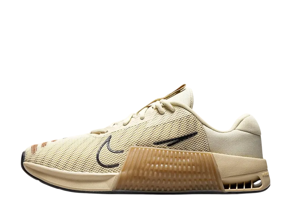 ナイキ メトコン9 "ライトカーキ/デザートカーキ/パラシュートベージュ/ブラック"