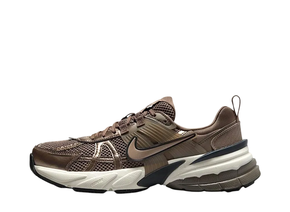 ナイキ ウィメンズ V2Kラン "ミンクブラウン/アイアンストーン/チームアンスラサイト"