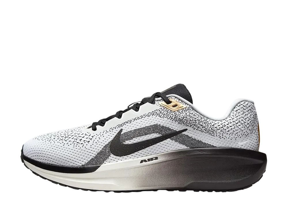 ナイキ ウィンフロー11 SE "ホワイト/メタリックゴールド/ライトスモークグレー/ブラック"