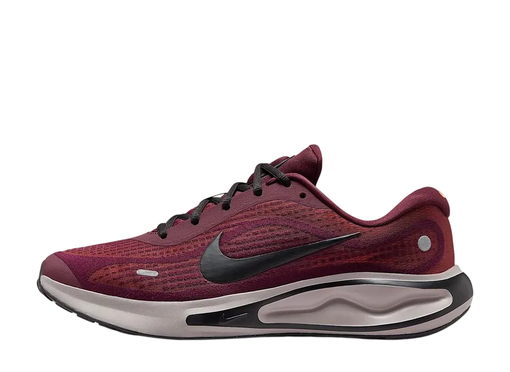 ナイキ ジャーニーラン "バーガンディクラッシュ/モナーク/トータルオレンジ/ブラック"