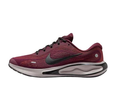 ナイキ ジャーニーラン "バーガンディクラッシュ/モナーク/トータルオレンジ/ブラック"