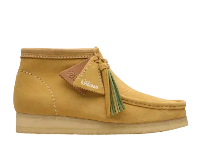 クラークス ワラビー ブーツ "ゴールデンタンスウェード"
