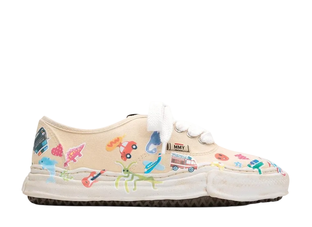 メゾンミハラヤスヒロ ベイカー OG ソール ステッカー プリンテッド キャンバス ロートップ スニーカー "ホワイト" (A14FW745)