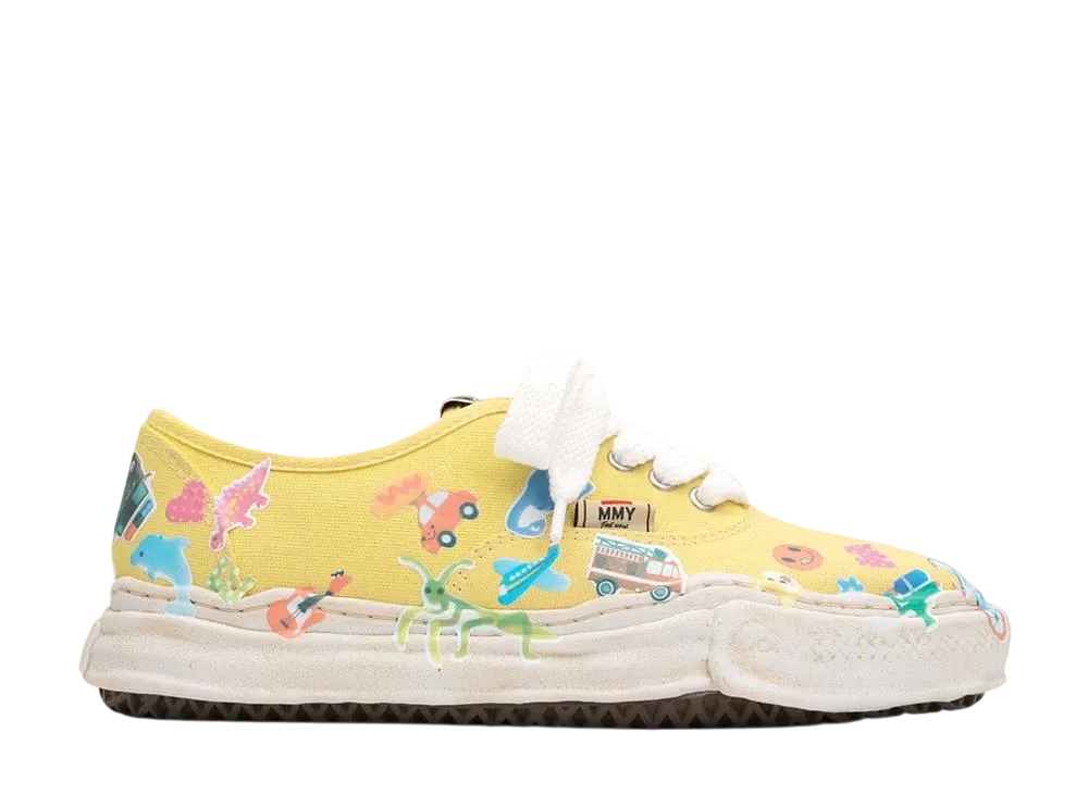 メゾンミハラヤスヒロ ベイカー OG ソール ステッカー プリンテッド キャンバス ロートップ スニーカー "イエロー" (A14FW745)