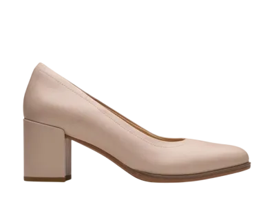 Clarks Women's Freva55 Court "Sand Leather"