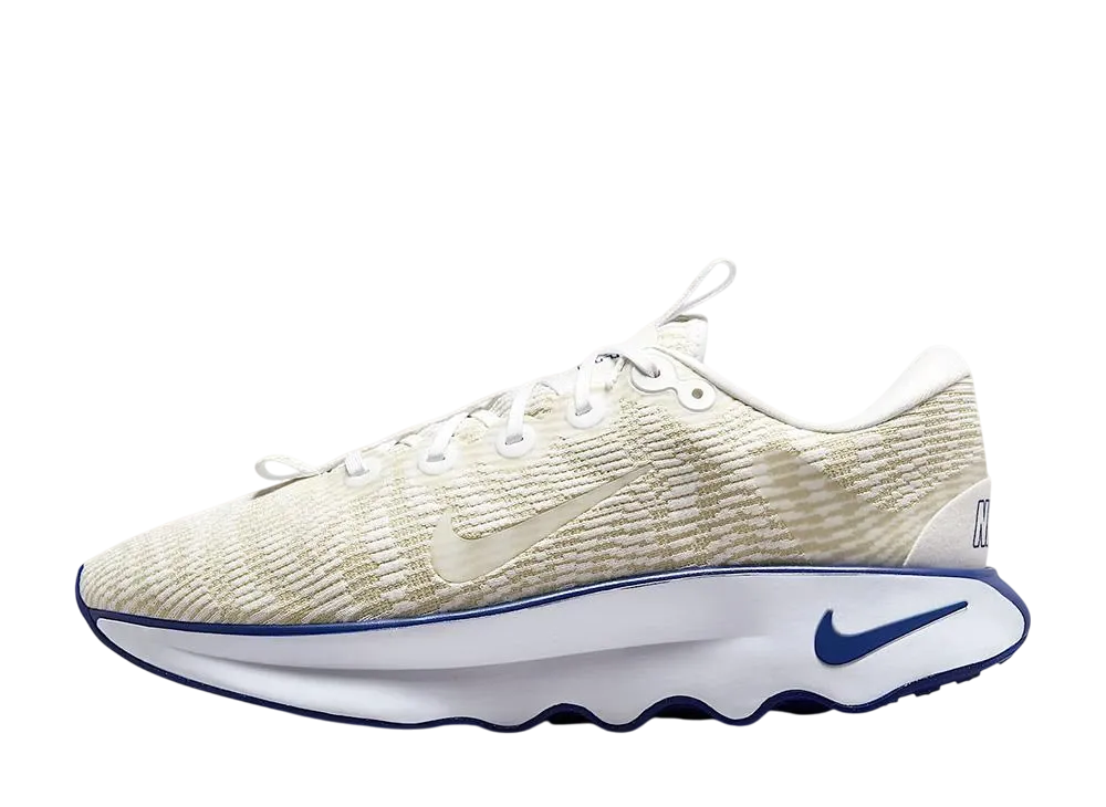 ナイキ モティバ "ホワイト/ライトカーキ/ディープロイヤルブルー"