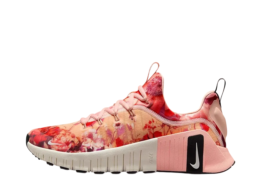 ナイキ ウィメンズ フリーメトコン6 AMP "ウォッシュドコーラル/ブラック/セイル"