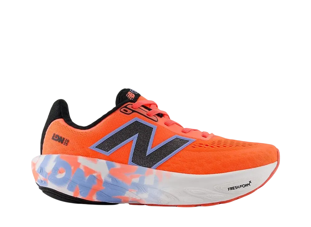 TCS ロンドンマラソン × ニューバランス ウィメンズ フレッシュフォームX 1080V14 "アージェントレッド/ホワイト/ブラック"