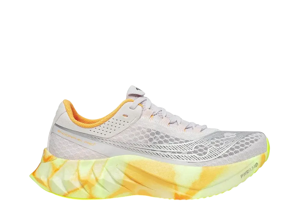 サッカニー ウィメンズ エンドルフィン プロ4 "フォグ/ピール"