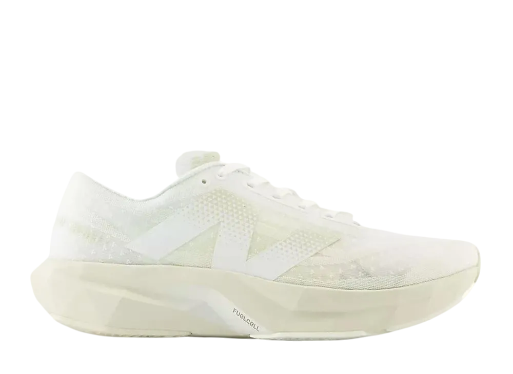 ニューバランス フューエルセル レベルV4 "ホワイト/リネン/シーソルト"
